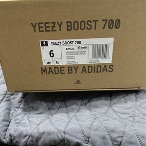 Yeezy boost Wave runners